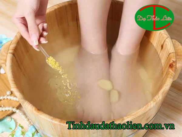 Đau chân phải làm sao