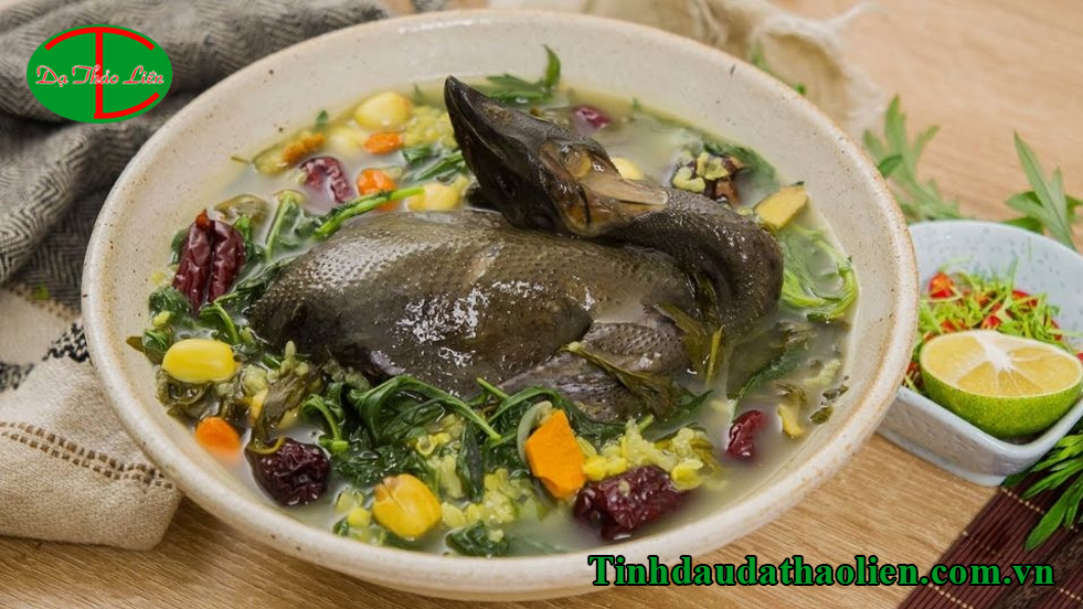 Gà hầm lá ngải cứu